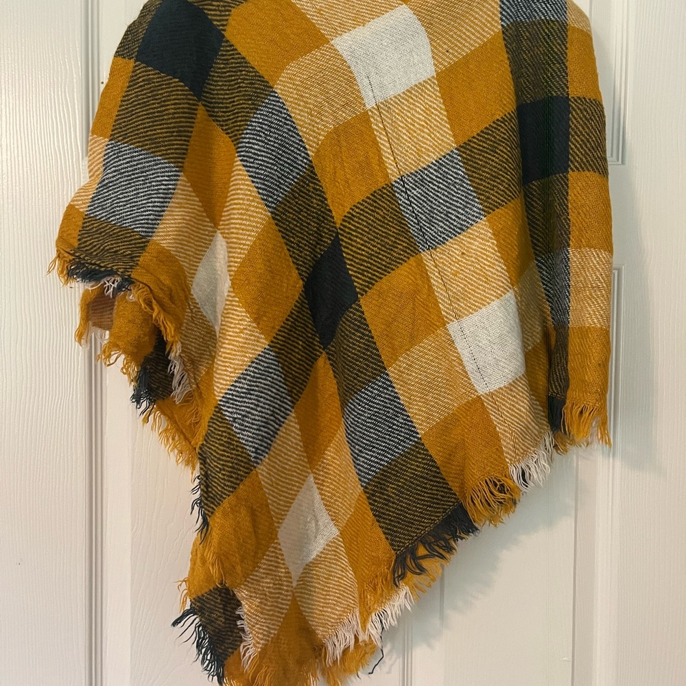 Vintage-Inspired Plaid Scarf – Yellow, Black & White with Fringe